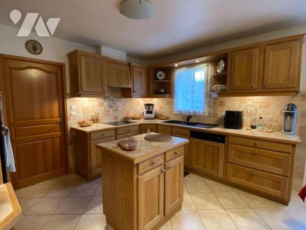 SAINT-CIRGUES-DE-MALBERT, sur 1660 m² de terrain, maison construite en 2005 comprenant :
- Rez...