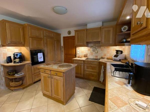 SAINT-CIRGUES-DE-MALBERT, sur 1660 m² de terrain, maison construite en 2005 comprenant :
- Rez...