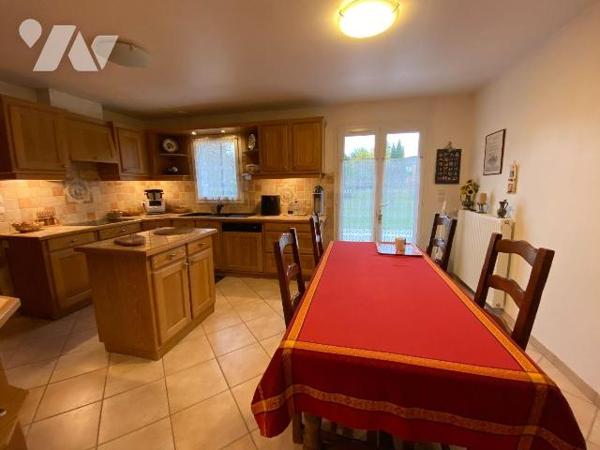 SAINT-CIRGUES-DE-MALBERT, sur 1660 m² de terrain, maison construite en 2005 comprenant :
- Rez...