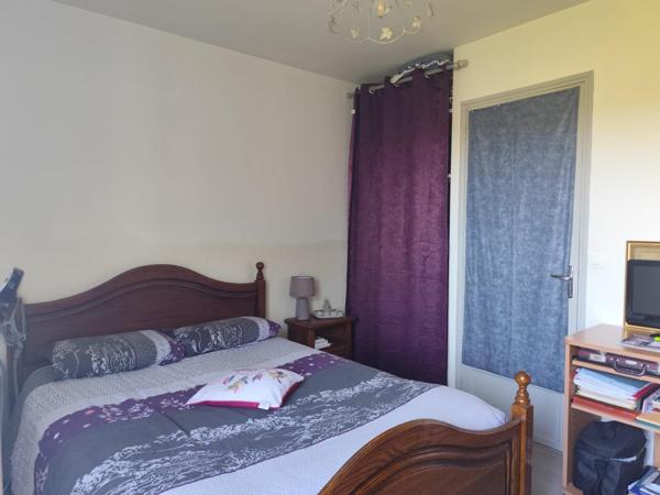 MAISON DE PLAIN PIED - PARC - BORD RIVIERE - RARE