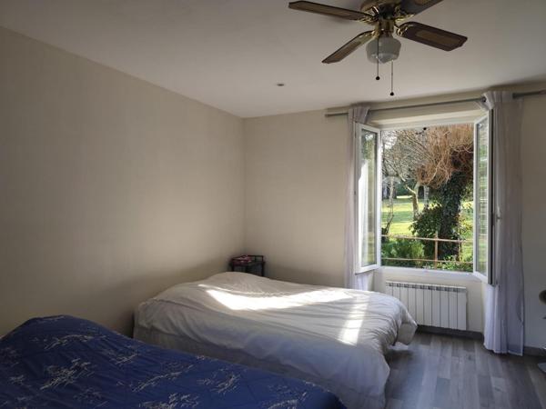 MAISON DE PLAIN PIED - PARC - BORD RIVIERE - RARE