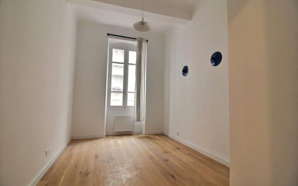 Appartement à vendre    3 pièces •  Marseille 7