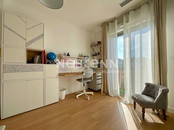 Talence Roustaing/forum maison d'environ 160 m2 sur une parcelle de 457 m2