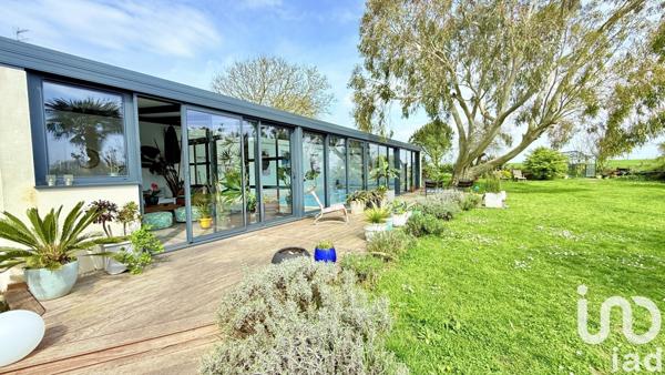 Maison traditionnelle 8 pièces de 189 m² à Clohars-Carnoët (29360)