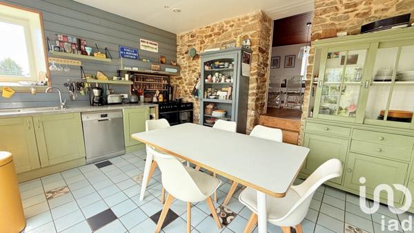 Maison traditionnelle 8 pièces de 189 m² à Clohars-Carnoët (29360)