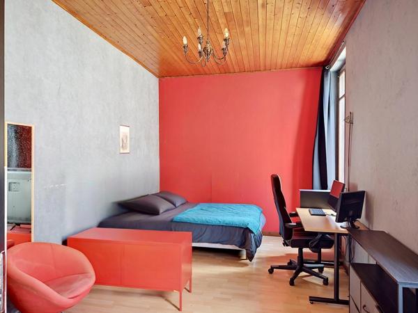 Grande maison de ville à deux pas des commodités