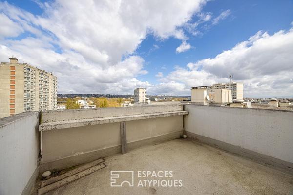 Appartement rénové avec terrasse en avant dernier étage