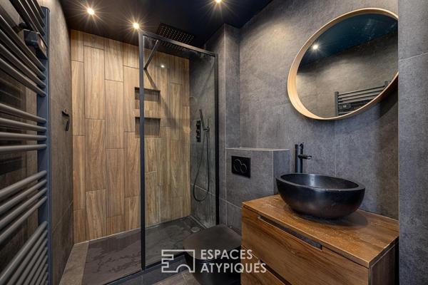 Appartement rénové avec terrasse en avant dernier étage