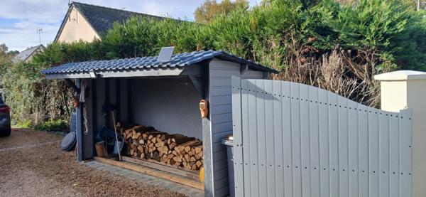 maison de 99 m2  avec 3 chambres avec  salon lumineux sur un terrain arboré de 800 m2