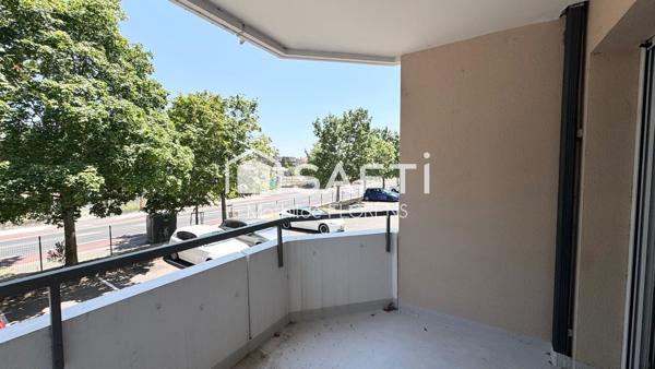 T2 fonctionnel, à proximité des commodités, place de parking, balcon