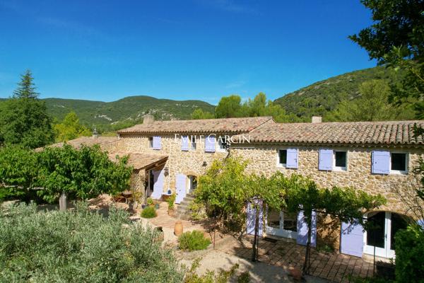 Mas provençal du XVIIIe siècle au coeur du Sud Luberon