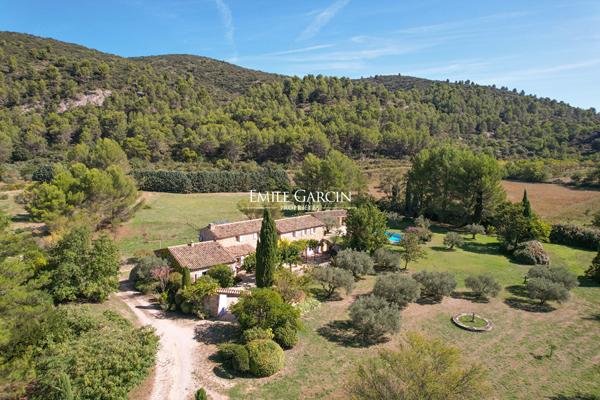Mas provençal du XVIIIe siècle au coeur du Sud Luberon