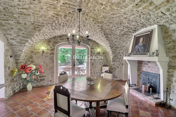 Mas provençal du XVIIIe siècle au coeur du Sud Luberon
