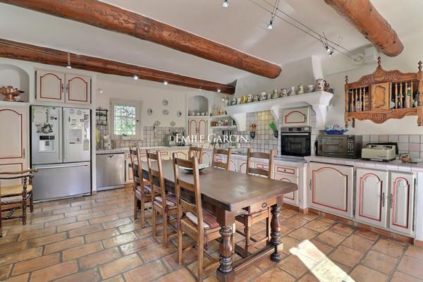 Mas provençal du XVIIIe siècle au coeur du Sud Luberon
