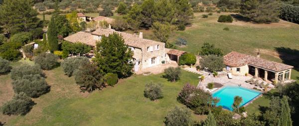 Mas provençal du XVIIIe siècle au coeur du Sud Luberon