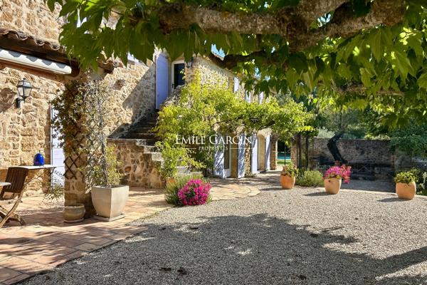 Mas provençal du XVIIIe siècle au coeur du Sud Luberon