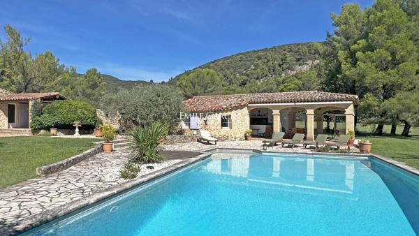 Mas provençal du XVIIIe siècle au coeur du Sud Luberon