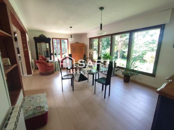 MAISON LUMINEUSE AVEC GRAND SEJOUR ET PARC ARBORE