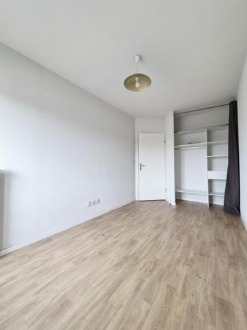 APPARTEMENT DUPLEX AVEC TERRASSE ET JARDINET LACANAU CENTRE