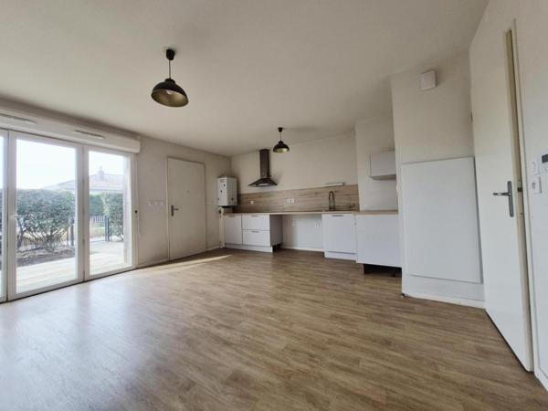 APPARTEMENT DUPLEX AVEC TERRASSE ET JARDINET LACANAU CENTRE