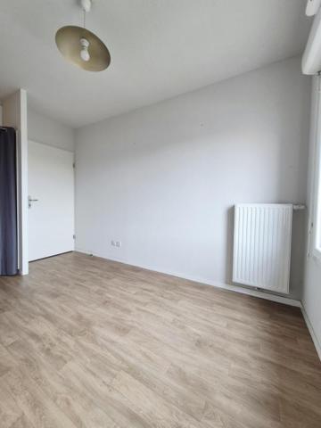 APPARTEMENT DUPLEX AVEC TERRASSE ET JARDINET LACANAU CENTRE