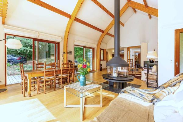 Lumière, lignes pures et sérénité – Une œuvre contemporaine signée nature