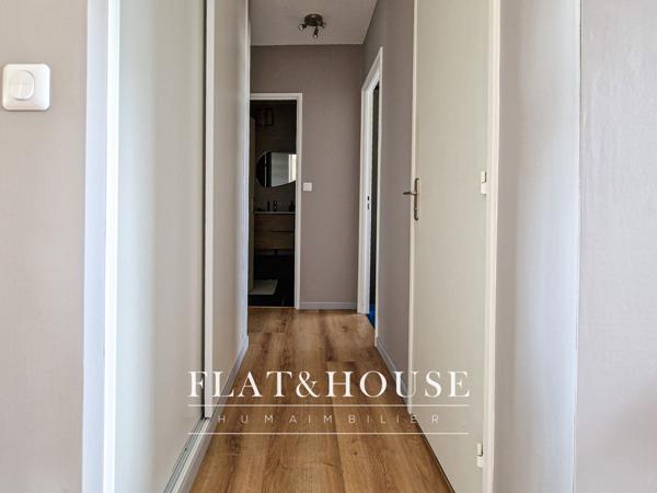 T3 | DERNIER ÉTAGE | PARFAIT ÉTAT | VUE LOIRE | BALCON | PARKING SOUS SOL