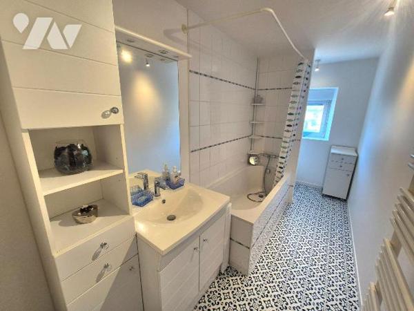 A Gyé Sur Seine, village viticole en champagne, venez découvrir cette magnifique maison de Maît...