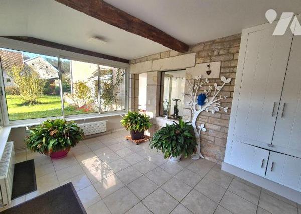 A Gyé Sur Seine, village viticole en champagne, venez découvrir cette magnifique maison de Maît...