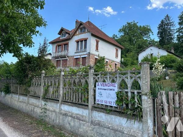 Idéal investisseur ou grande famille
A Saint Julien du Sault, nous vous proposons cette maison...