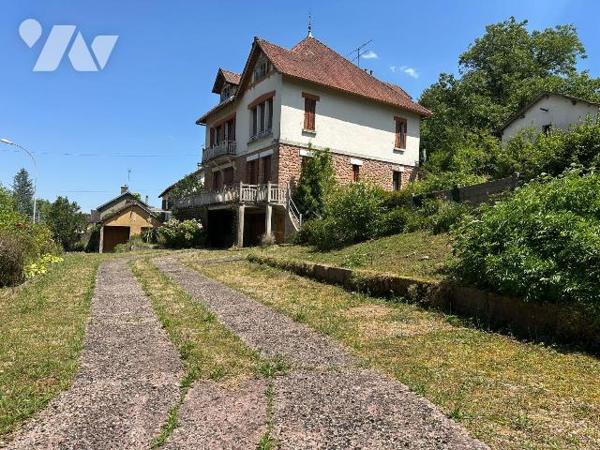 Idéal investisseur ou grande famille
A Saint Julien du Sault, nous vous proposons cette maison...