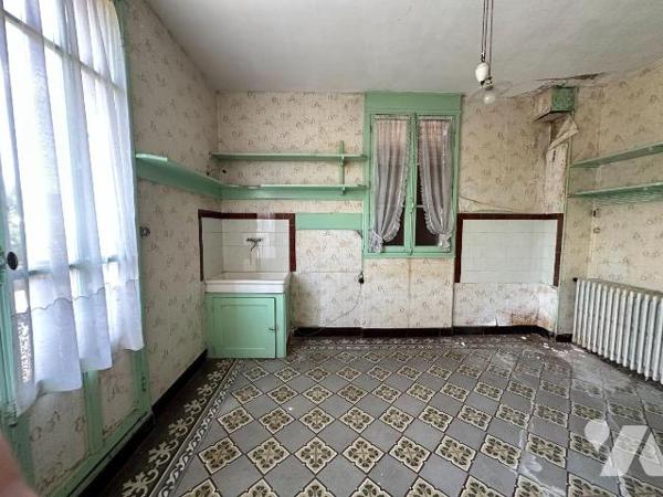 Idéal investisseur ou grande famille
A Saint Julien du Sault, nous vous proposons cette maison...