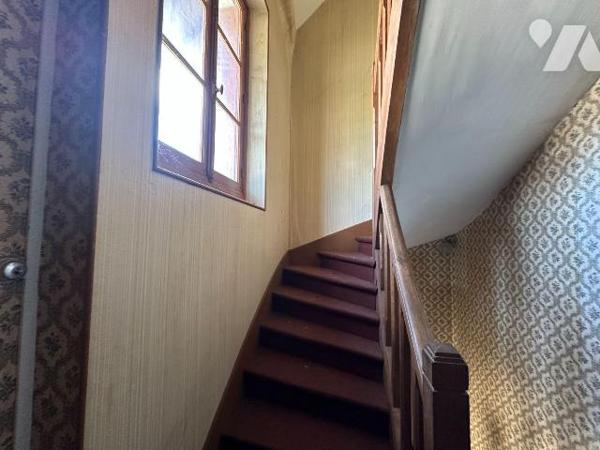Idéal investisseur ou grande famille
A Saint Julien du Sault, nous vous proposons cette maison...