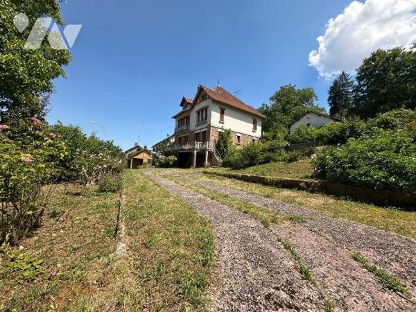 Idéal investisseur ou grande famille
A Saint Julien du Sault, nous vous proposons cette maison...