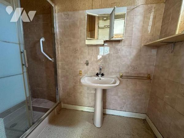 Idéal investisseur ou grande famille
A Saint Julien du Sault, nous vous proposons cette maison...
