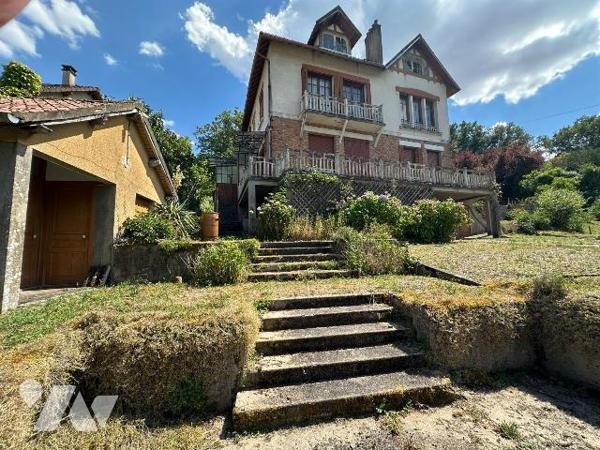 Idéal investisseur ou grande famille
A Saint Julien du Sault, nous vous proposons cette maison...