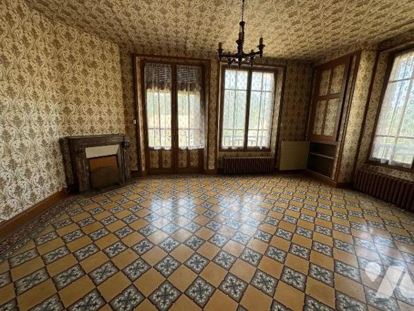 Idéal investisseur ou grande famille
A Saint Julien du Sault, nous vous proposons cette maison...