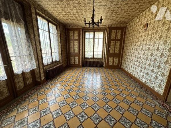 Idéal investisseur ou grande famille
A Saint Julien du Sault, nous vous proposons cette maison...