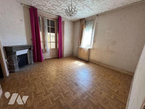 Idéal investisseur ou grande famille
A Saint Julien du Sault, nous vous proposons cette maison...