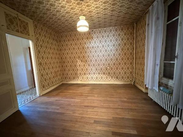 Idéal investisseur ou grande famille
A Saint Julien du Sault, nous vous proposons cette maison...