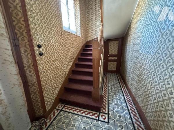Idéal investisseur ou grande famille
A Saint Julien du Sault, nous vous proposons cette maison...