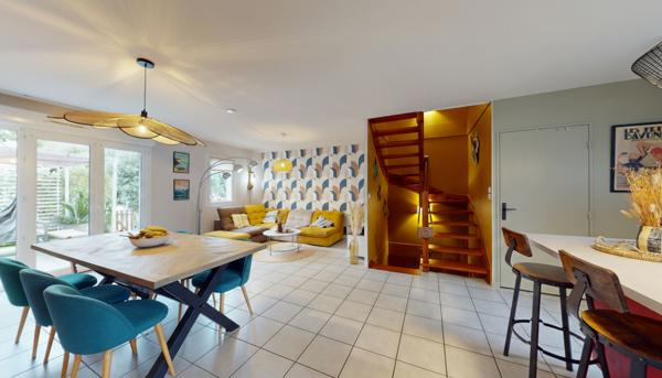 Maison 5 pièces sur 3 niveaux jardinet et garage Larressore