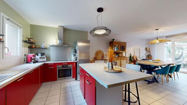 Maison 5 pièces sur 3 niveaux jardinet et garage Larressore