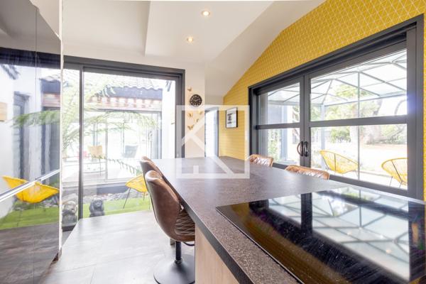 MAISON CONTEMPORAINE AVEC PISCINE