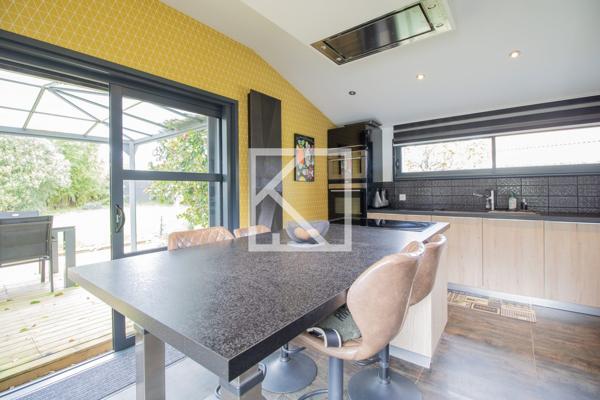 MAISON CONTEMPORAINE AVEC PISCINE