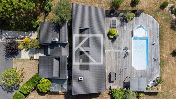 MAISON CONTEMPORAINE AVEC PISCINE