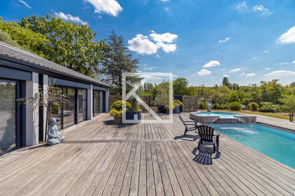 MAISON CONTEMPORAINE AVEC PISCINE