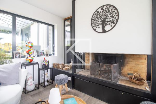 MAISON CONTEMPORAINE AVEC PISCINE