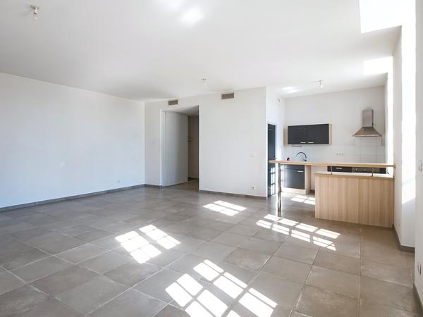 Appartement
         3 pièces
        - 99 m² 210 000 € *