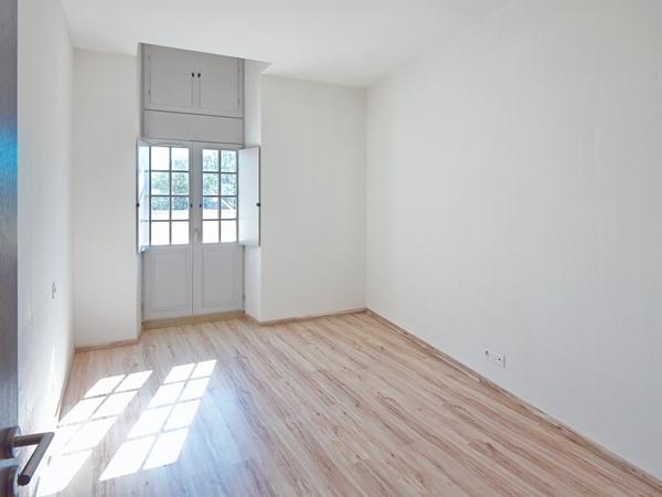 Appartement
         3 pièces
        - 99 m² 210 000 € *